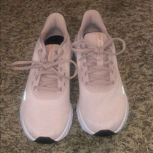 Nike revolution 5 running shoes - Picture 2 of 8